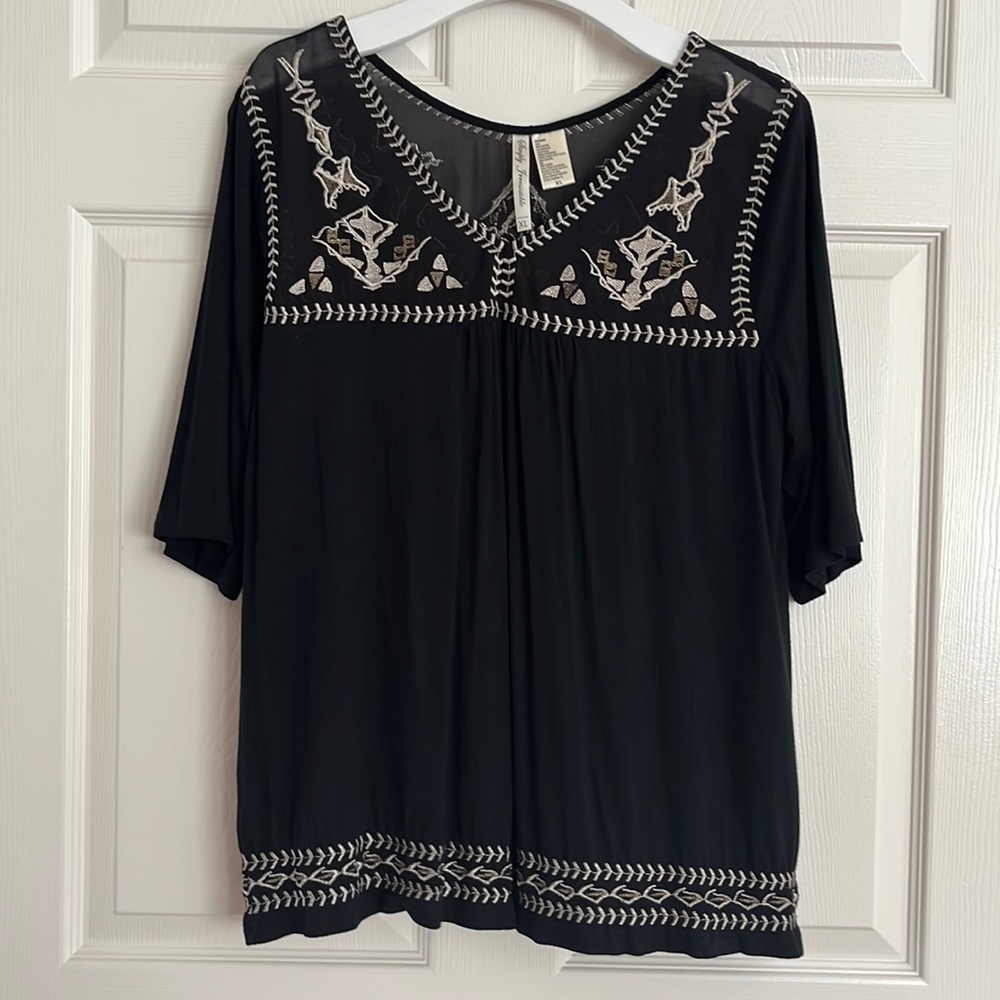 SIMPLY IRRESISTIBLE Black Top